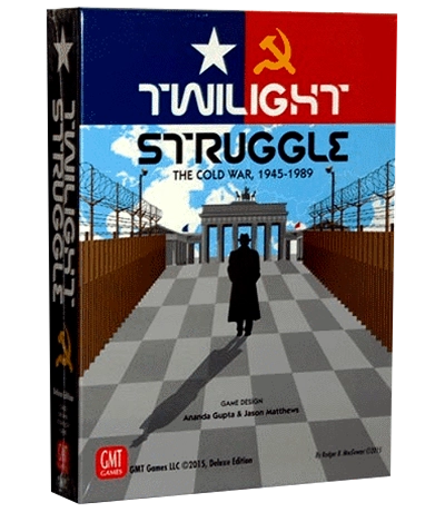 De doosomslag van het bordspel "Twilight Struggle" toont een eenzame figuur die richting de Berlijnse Muur loopt, tegen een achtergrond uit de Koude Oorlog met Sovjet- en Amerikaanse symbolen.